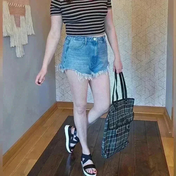 Distressed Denim Cutoff Shorts 'Jorts' by Simple Society Size 31 - Picture 4 of 5